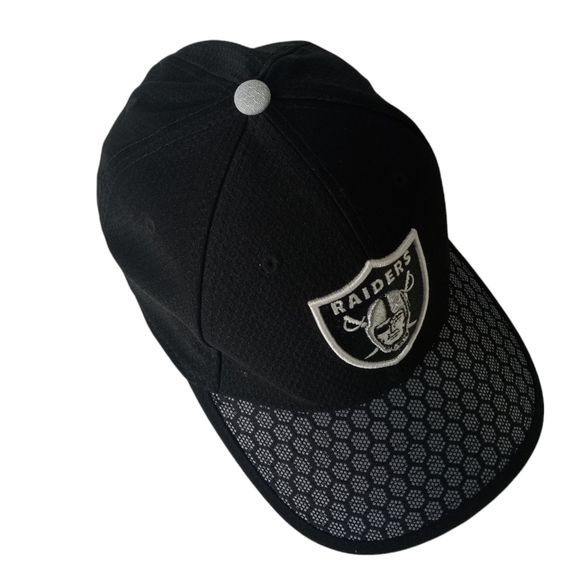 Men's New Era Oakland Raiders 2017 Official NFL Sideline 3930 Cap Black/Gray - Picture 2 of 10